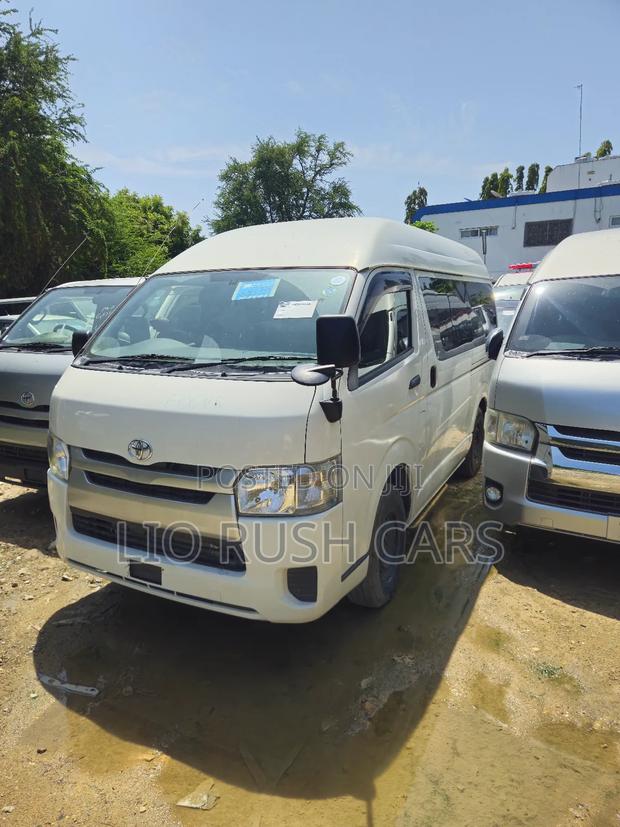 Toyota HiAce 2019 White - thumbnail 14