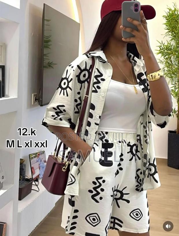 Trendy 2-Piece Printed Short Set - main view