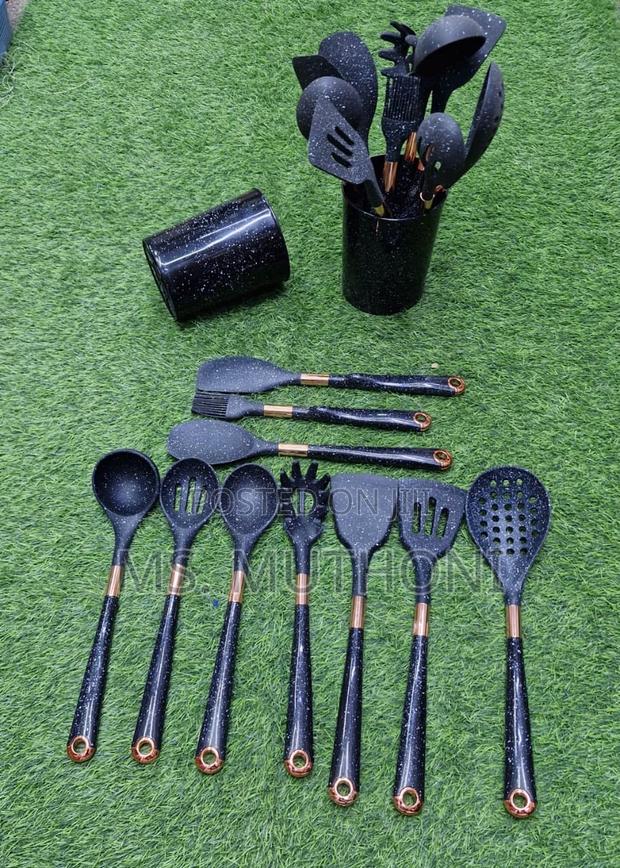 Black / Gray Silicone Kitchen Utensil Set With a Speckled Design