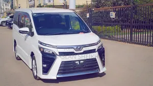 Toyota Voxy 2018 White