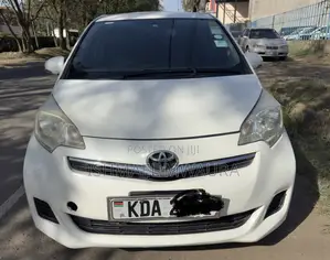 Toyota Ractis 1.3 FWD 2013 White