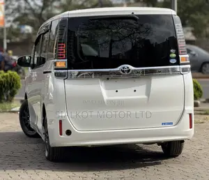 Toyota Voxy 2018 White