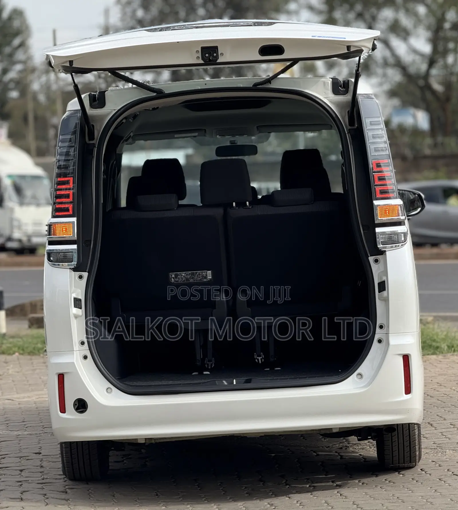 Toyota Voxy 2018 White