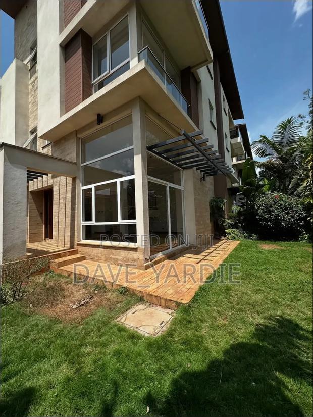 4bdrm Maisonette in Lavington for sale - main view