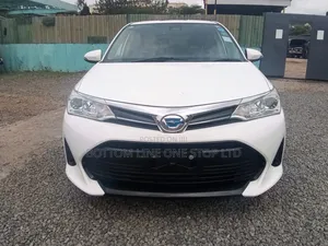 Toyota Corolla Fielder 1.5 Hybrid FWD 2018 White