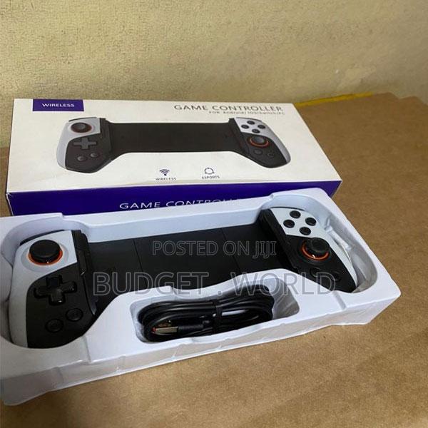 Ergonomic Bluetooth Controller for Mobile Gamers With Adjustable Width - main view