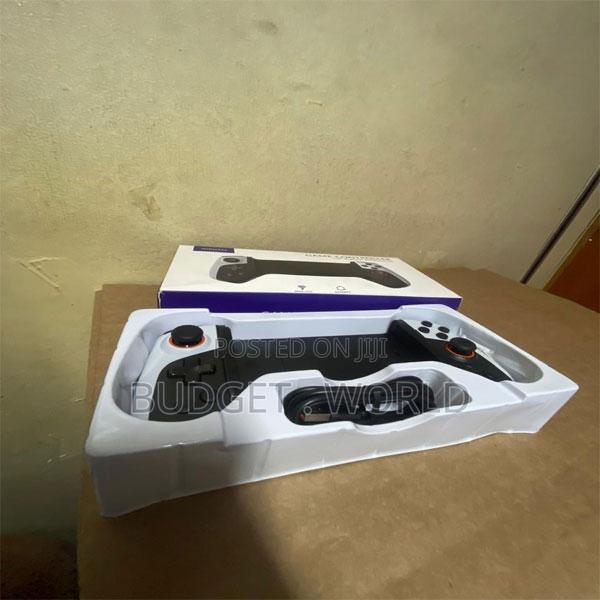 Smooth-Control Bluetooth Game Controller for Mobile Phone Gamepad - main view