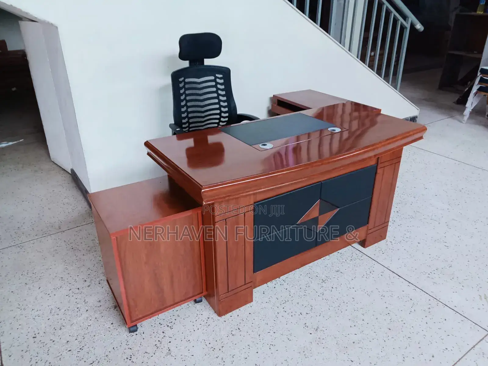 Executive Office Desk With Ample Workspace – 1.6m