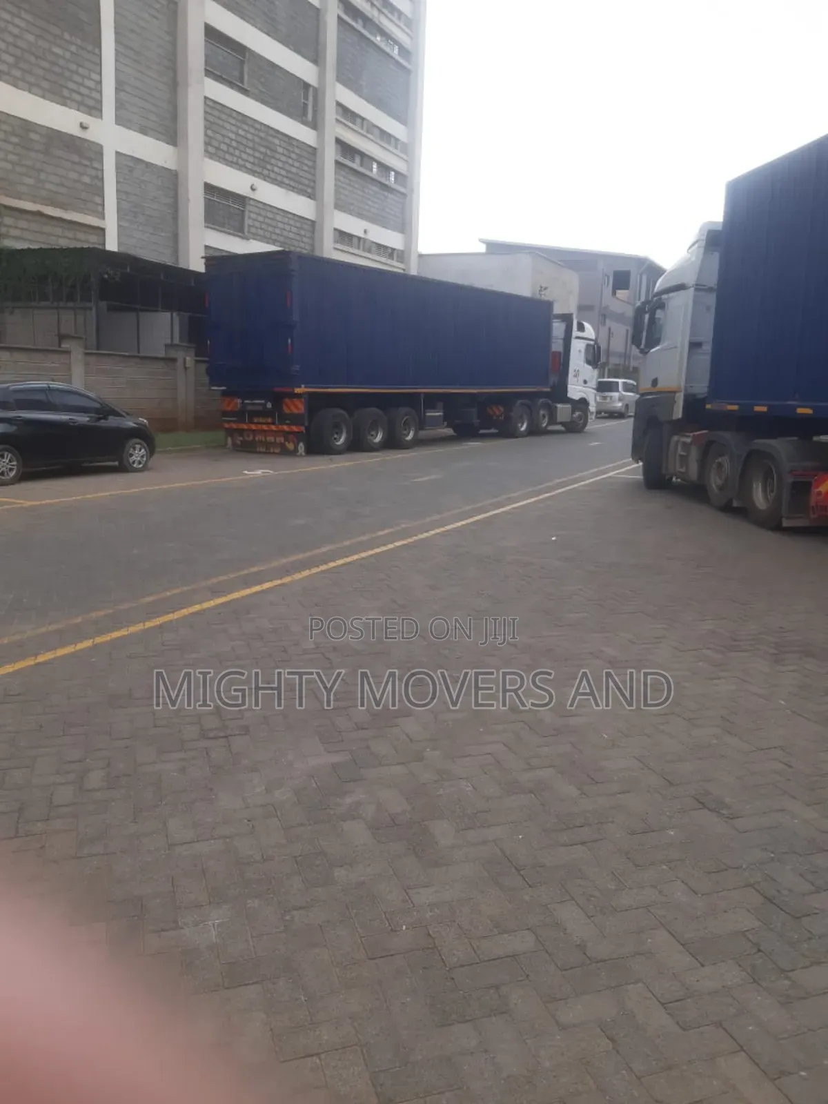 Trailers for Jobs and Cargo Delivery Are Readily Accessible