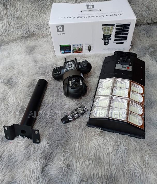 Solar Powered Outdoor 4g CCTV Camera Led Flood Light Combo Security - main view