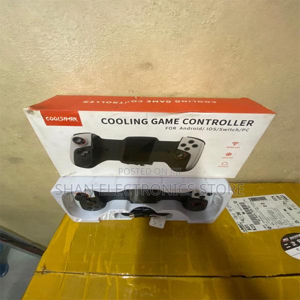 Ergonomic Wireless Game Controller - main view