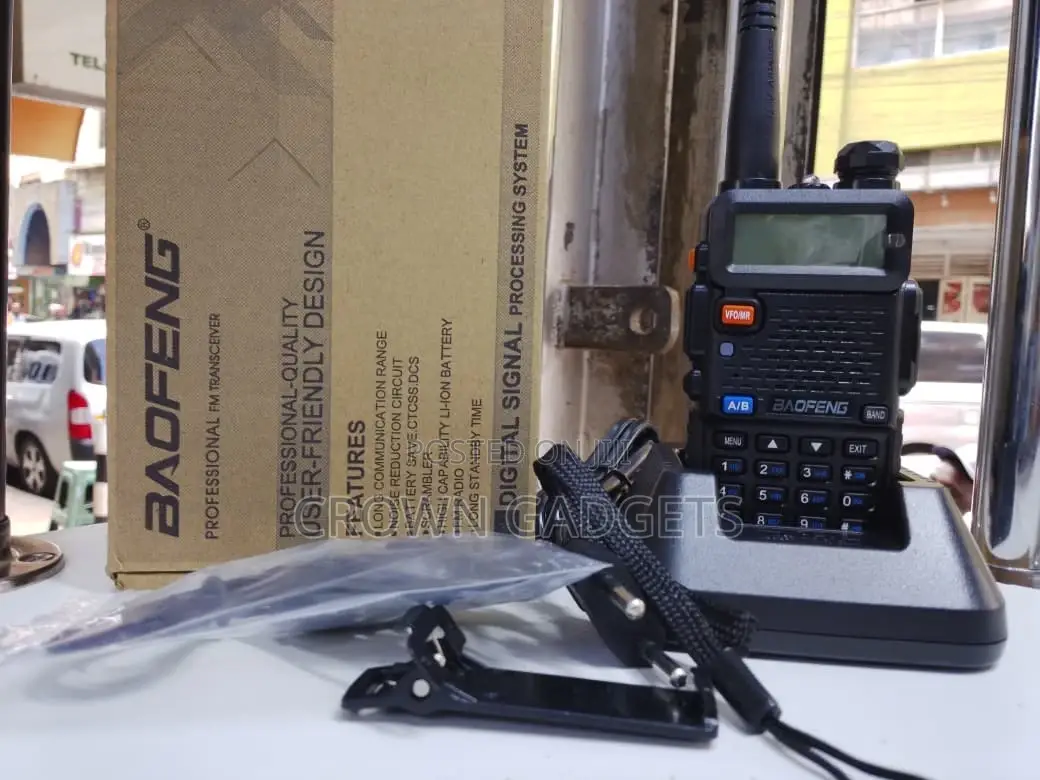 Baofeng Uv-5r Portable Walkie-Talkie Fm Radio
