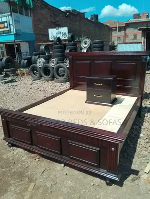 5x6 Solid Wood Bed With Fine Finishing With 2 Sideboxes