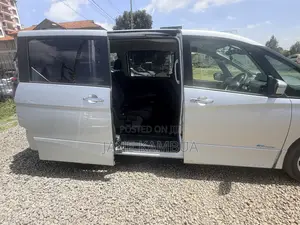 Nissan Serena 2018 Silver