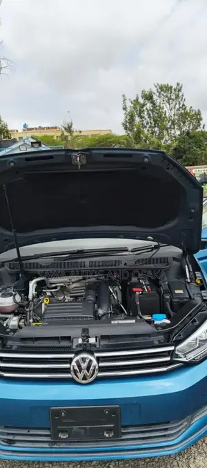 Volkswagen Touran 2018 Blue