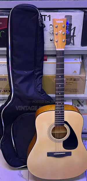 Full Size Round Body 41” Yamaha Acoustic Box Guitar + Gig Bag