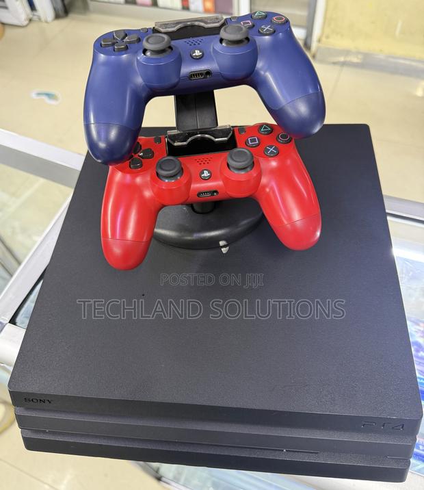 Best Condition Ps4 Pro +2 Pads +Charging Dock - thumbnail 3