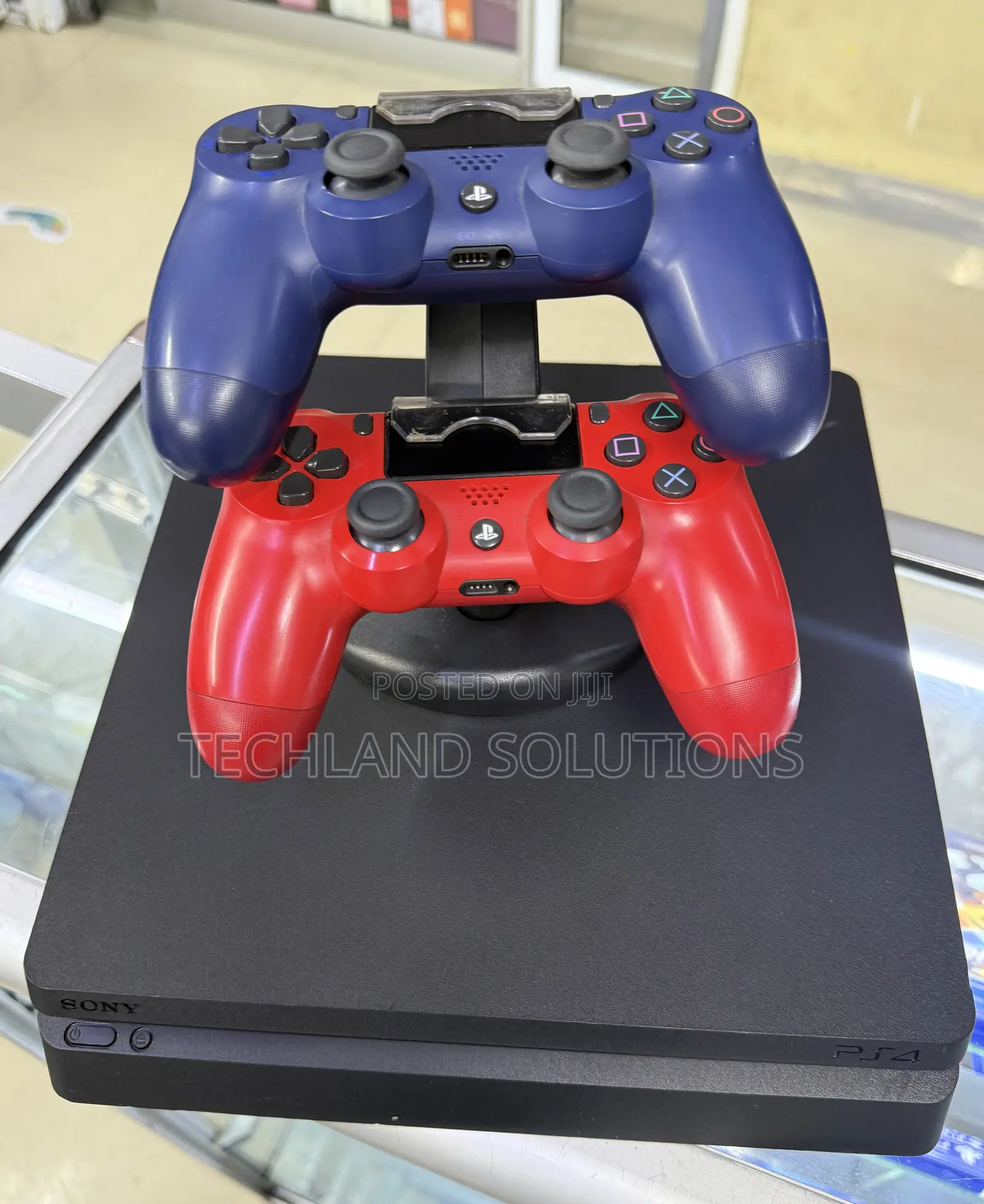 Best Condition Ex Uk Ps4 Slim+2 Pads + Charging Dock