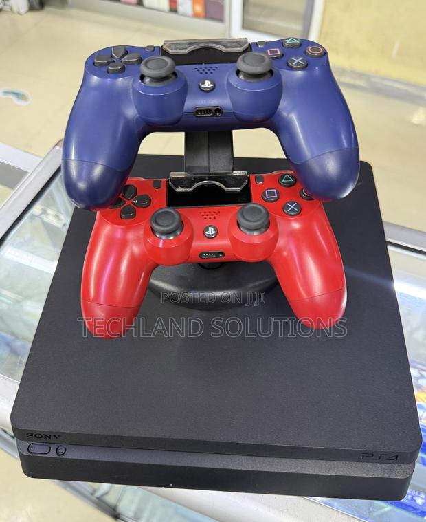 Best Condition Ex Uk Ps4 Slim+2 Pads + Charging Dock - thumbnail 4