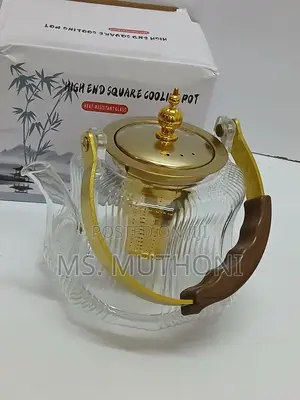1.3 L Borosilicate Glass Teapot W/ a Gold-Tone Lid a-Steel Infuser.