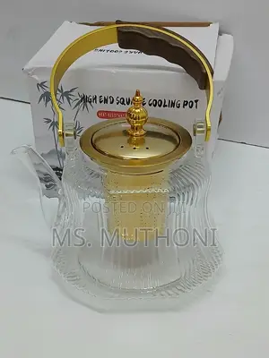 1.3 L Borosilicate Glass Teapot W/ a Gold-Tone Lid a-Steel Infuser.