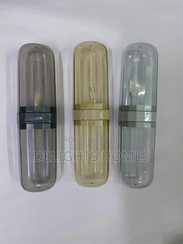Portable Travel Toothbrush Holder - thumbnail 2