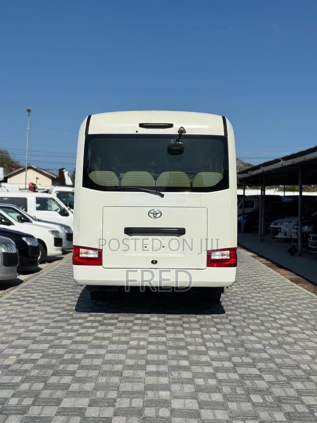 Toyota Coaster 2018 White - thumbnail 2