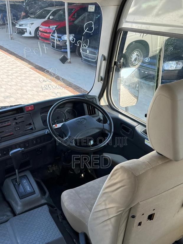 Toyota Coaster 2018 White - thumbnail 5