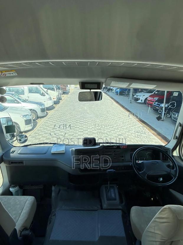 Toyota Coaster 2018 White - thumbnail 6