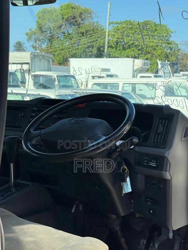 Toyota Coaster 2018 White - thumbnail 7