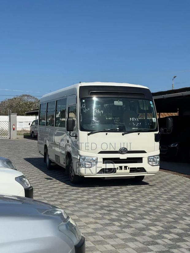 Toyota Coaster 2018 White - thumbnail 8