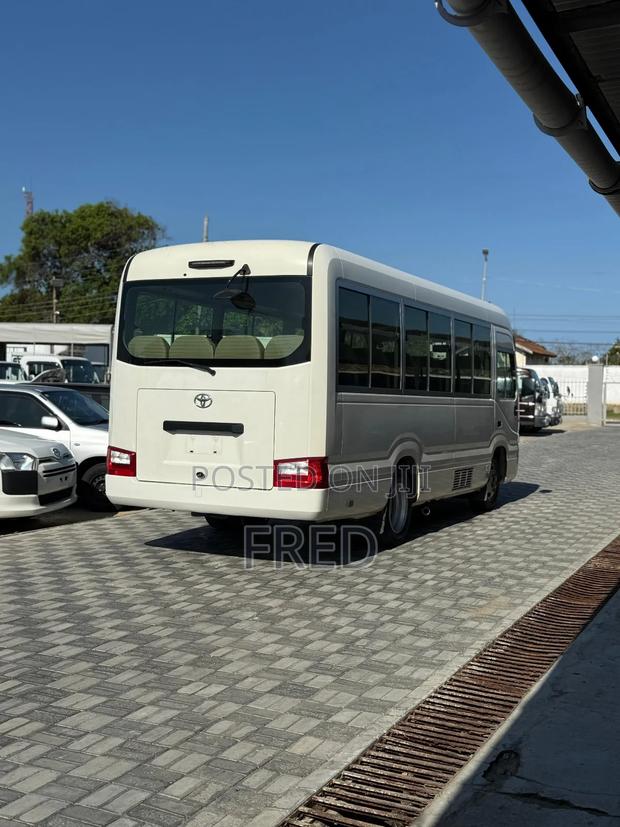 Toyota Coaster 2018 White - thumbnail 9