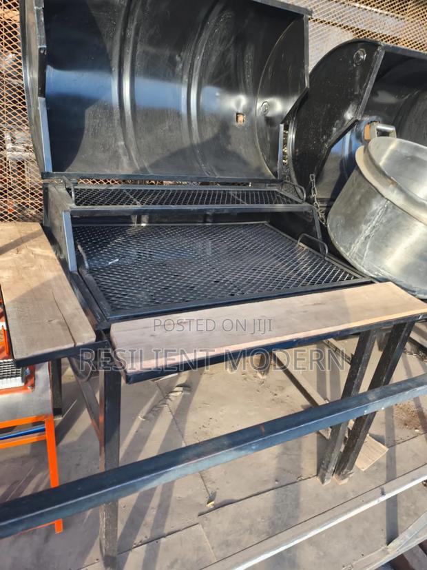 Closed Charcoal Meat Grill With Workspace - main view