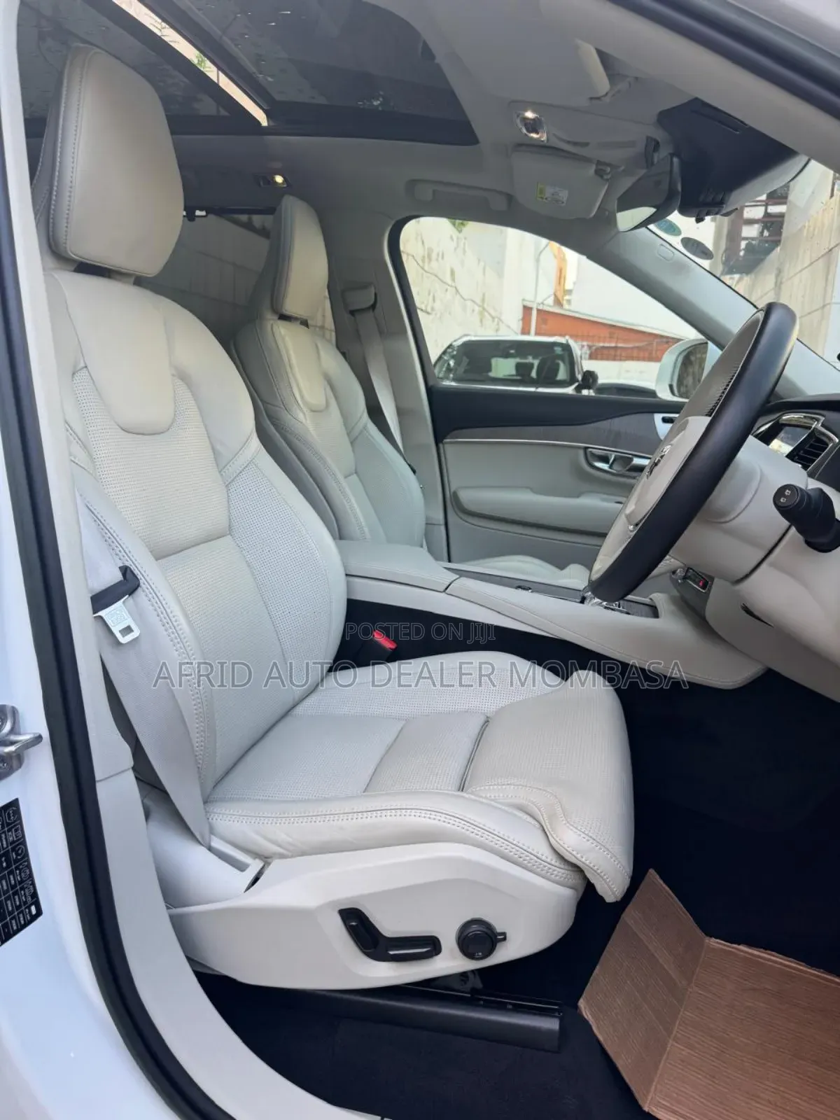 Volvo XC90 T5 Momentum 2022 White