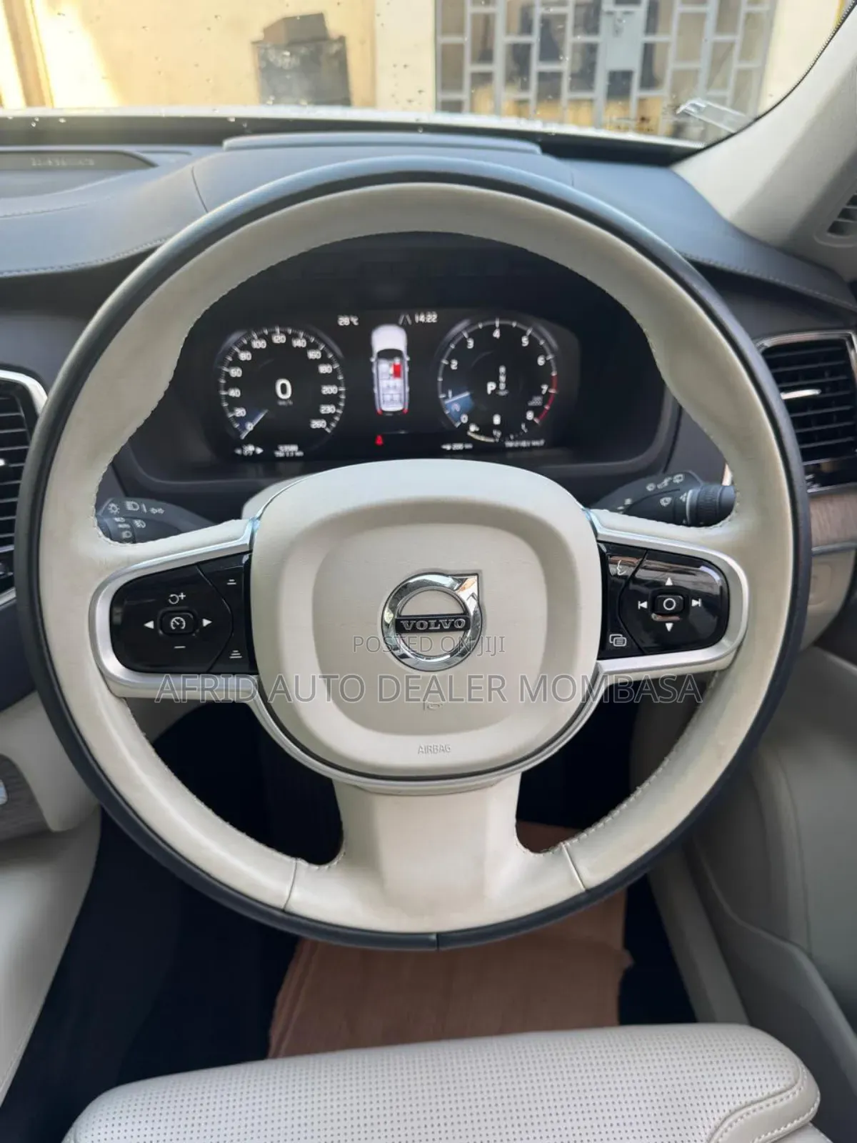 Volvo XC90 T5 Momentum 2022 White