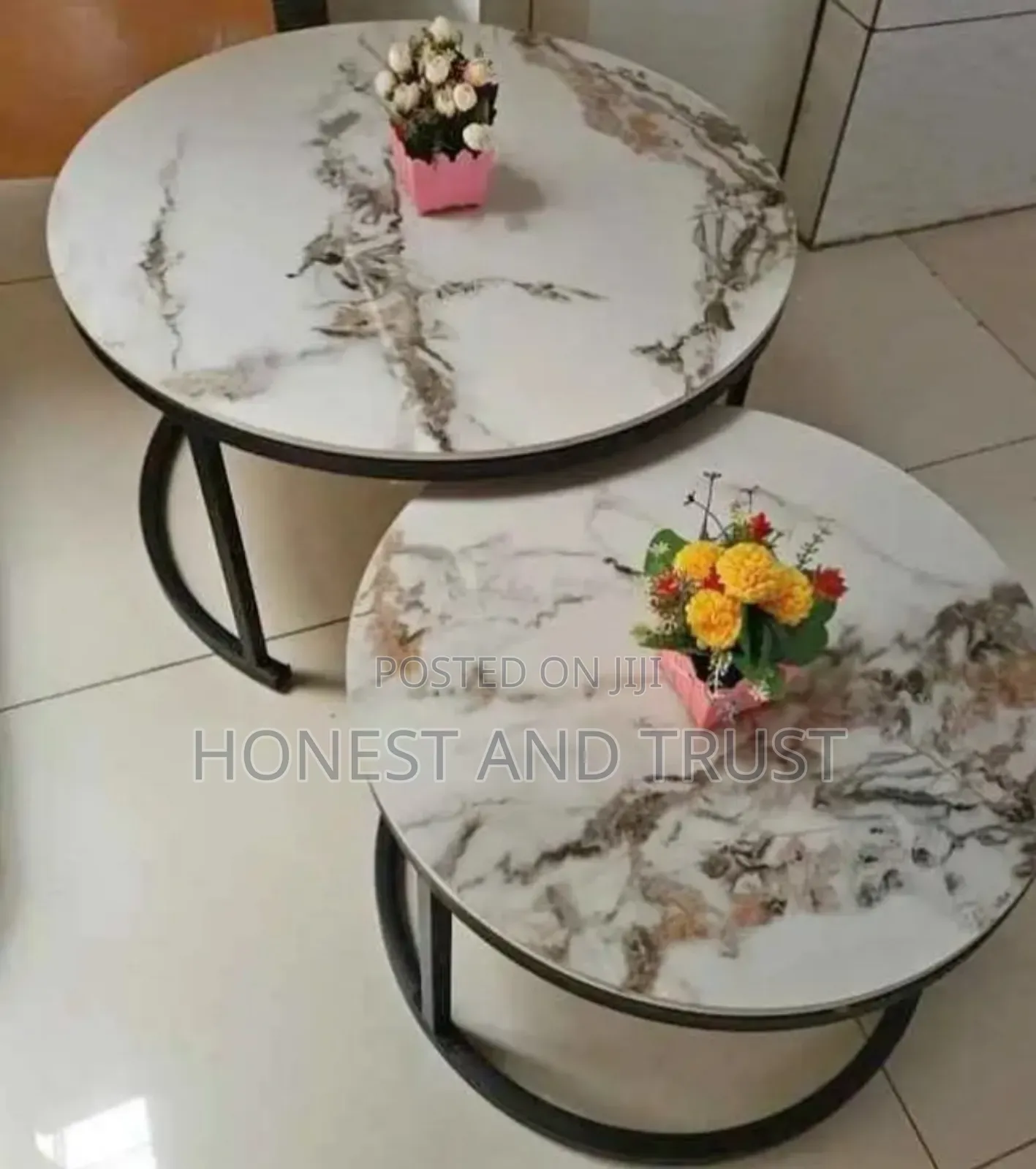 White Marble Top With Metallic Stand, Nesting Table