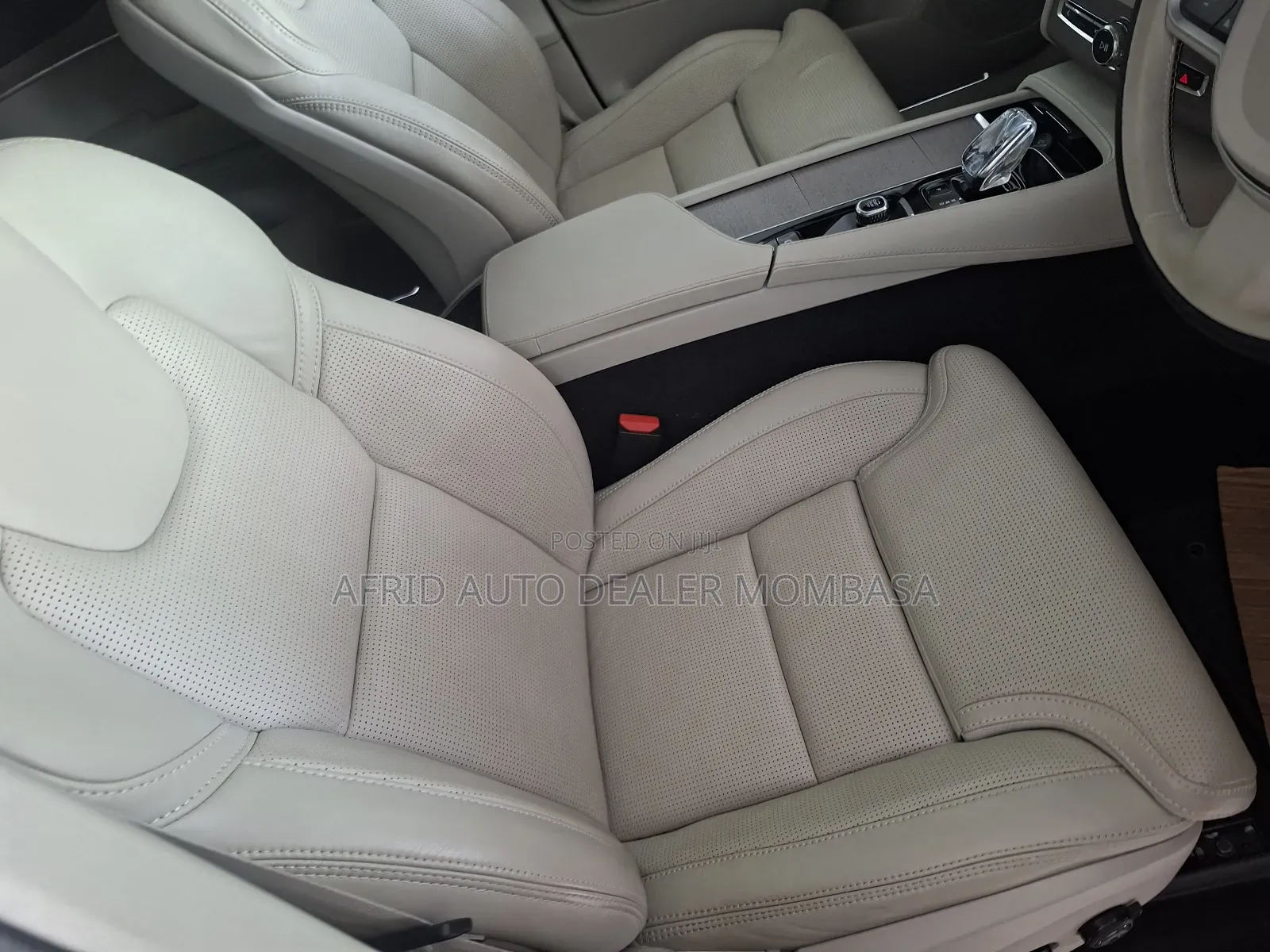 Volvo XC90 T5 Momentum 2022 White