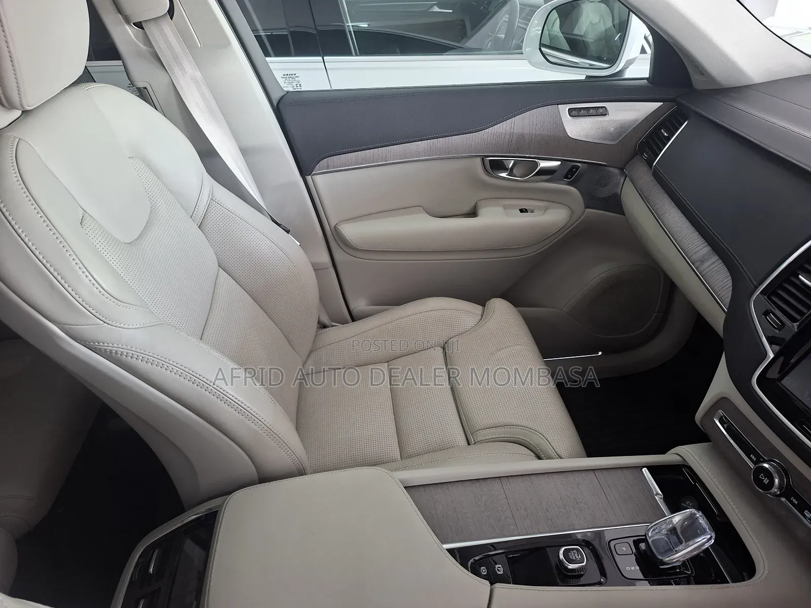 Volvo XC90 T5 Momentum 2022 White