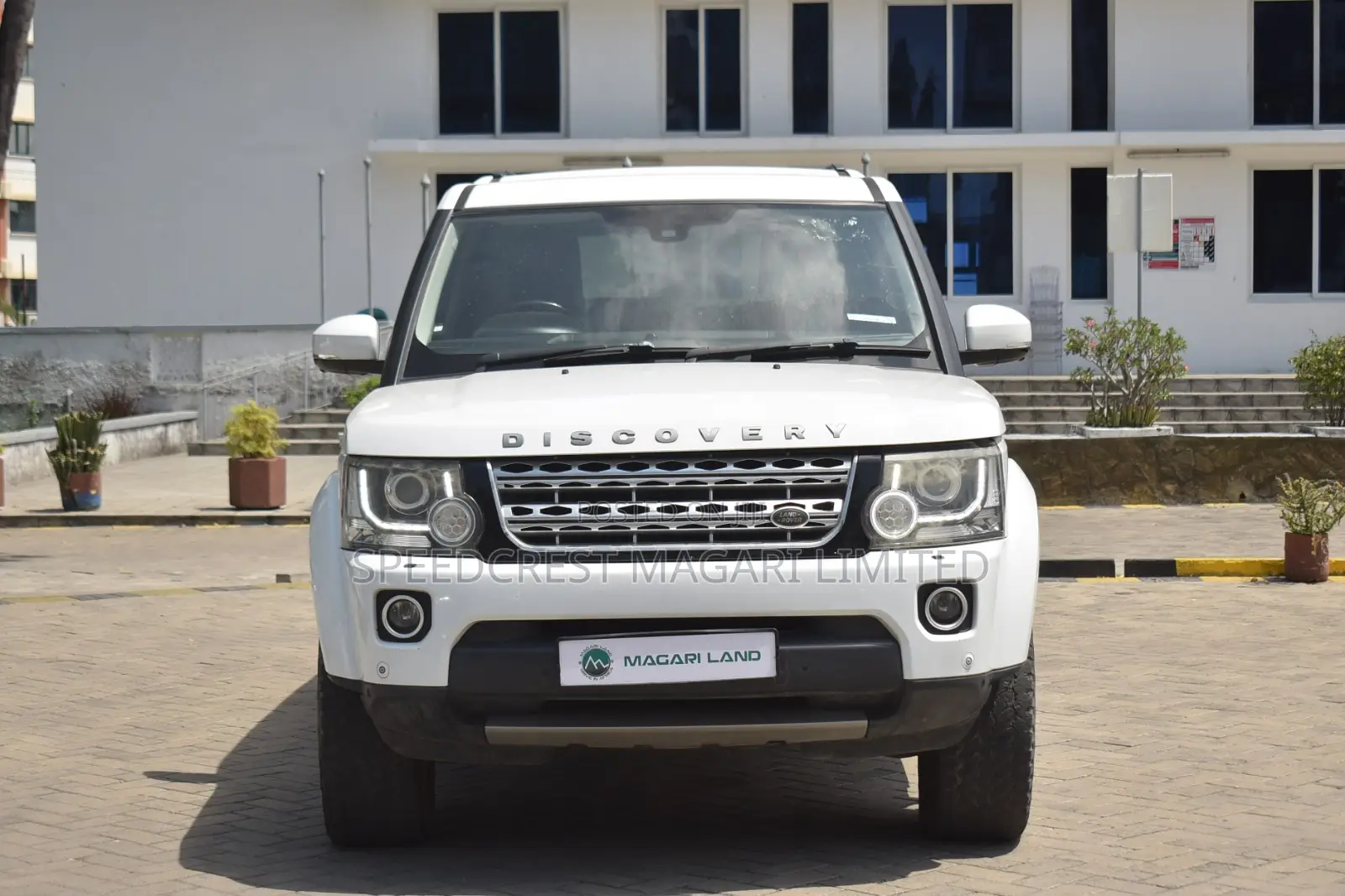 Land Rover Discovery 2014 White