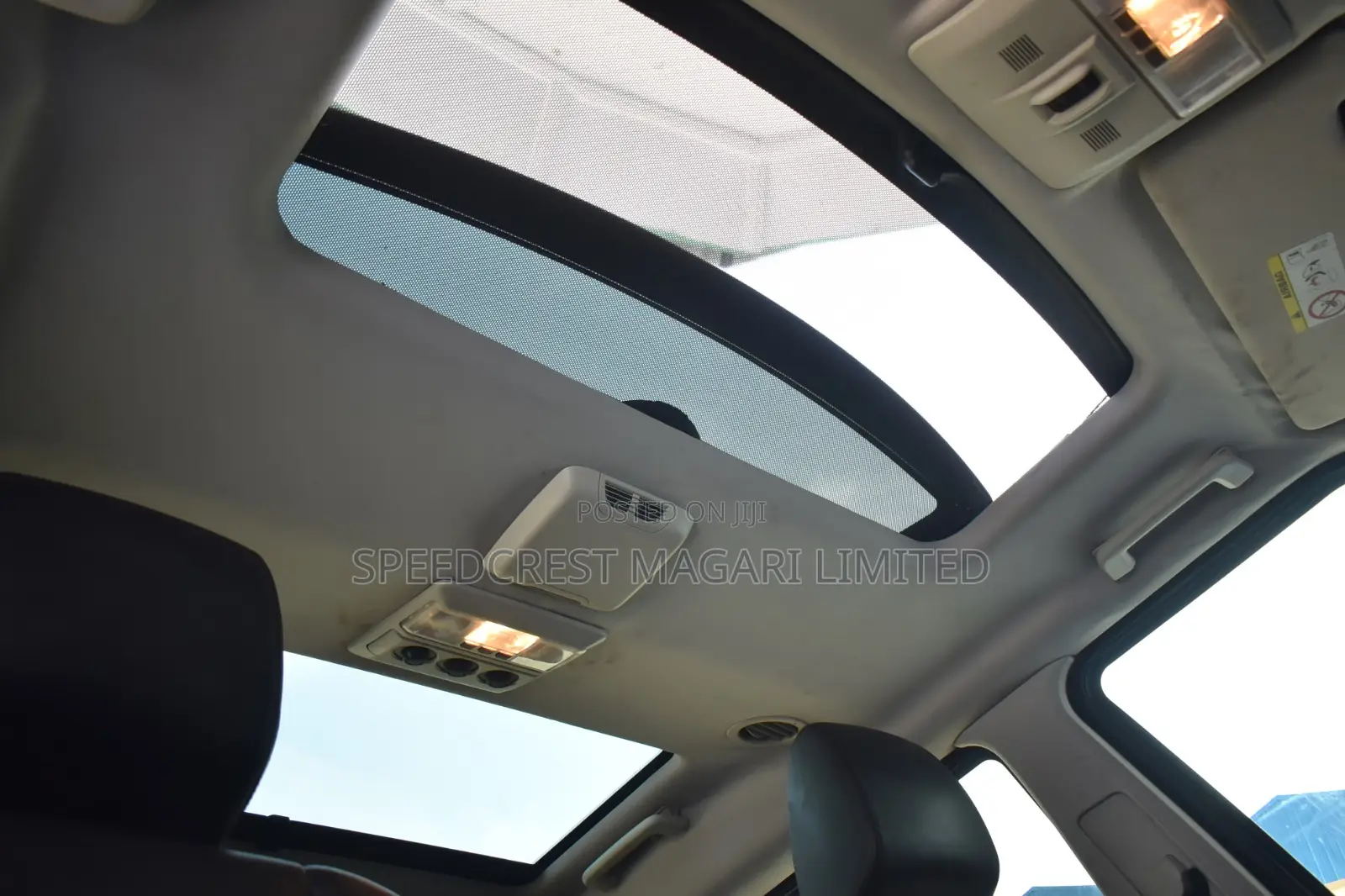 Land Rover Discovery 2014 White
