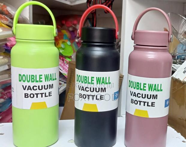 *A Durable Double-Wall Vacuum Flask - main view