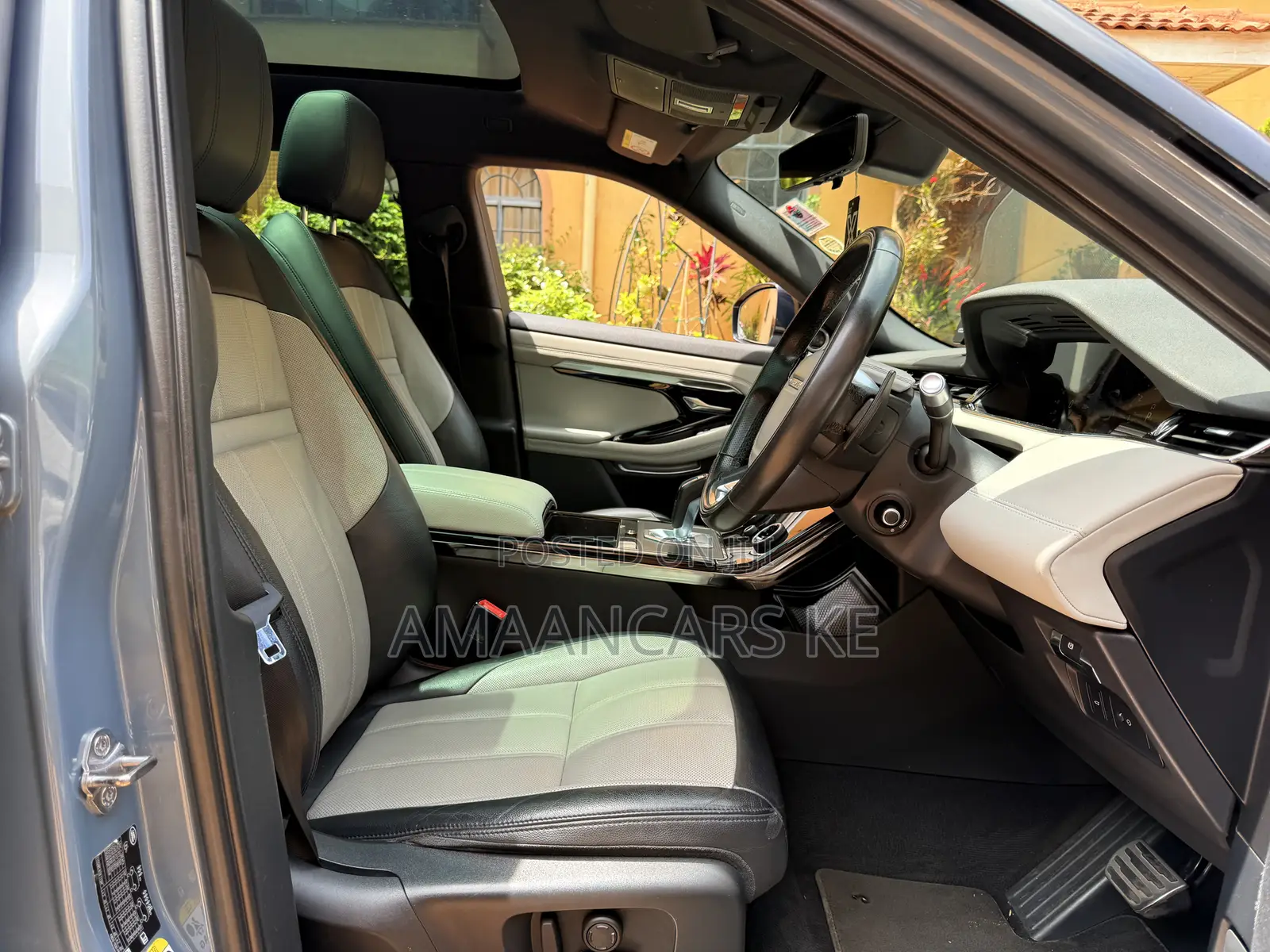 Land Rover Range Rover Evoque HSE Dynamic 4x4 5-Door 2019 Gray