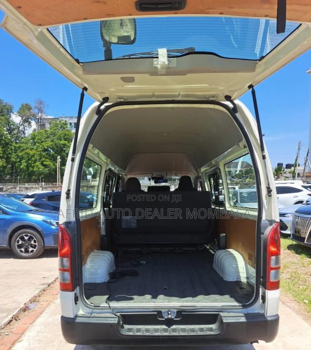 Toyota HiAce 2019 White - thumbnail 6