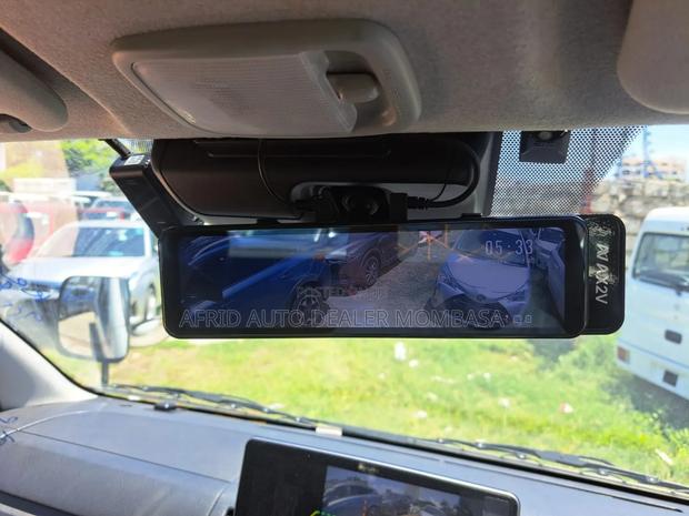 Toyota HiAce 2019 White - thumbnail 9