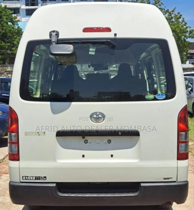 Toyota HiAce 2019 White - thumbnail 10