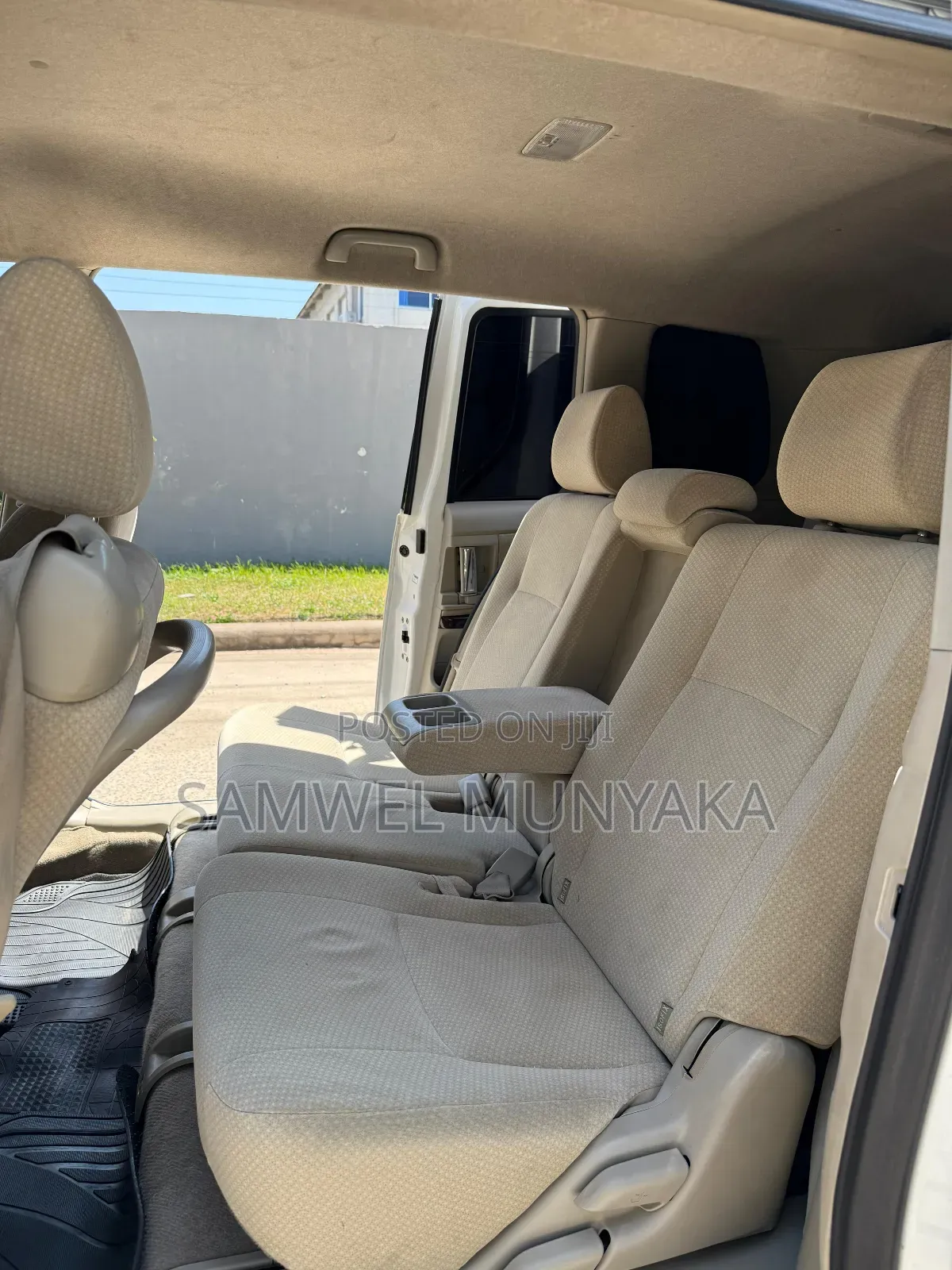 Toyota ISIS 1.8 L 2WD 2014 Pearl