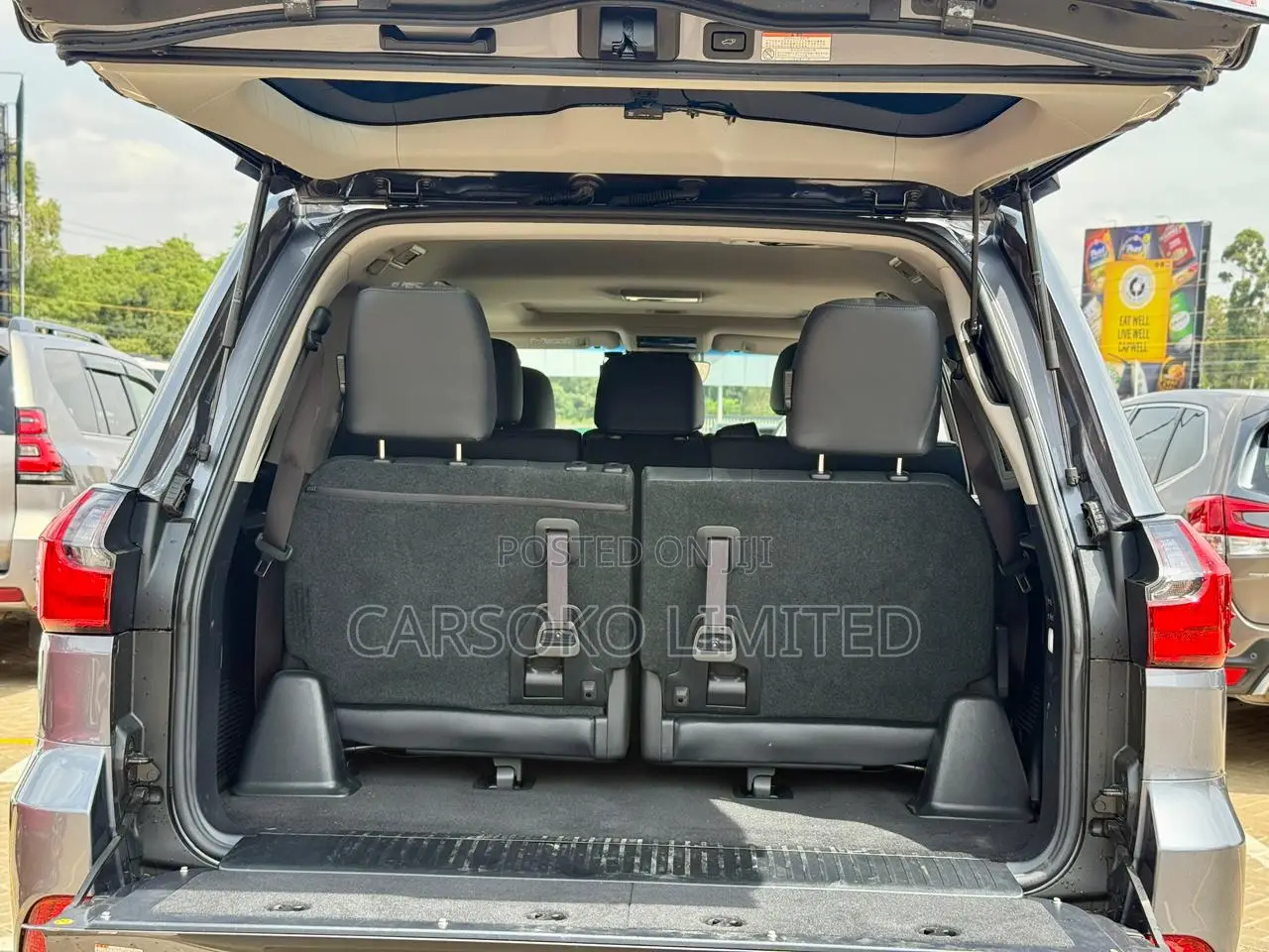 Lexus LX 570 AWD 2019 Silver