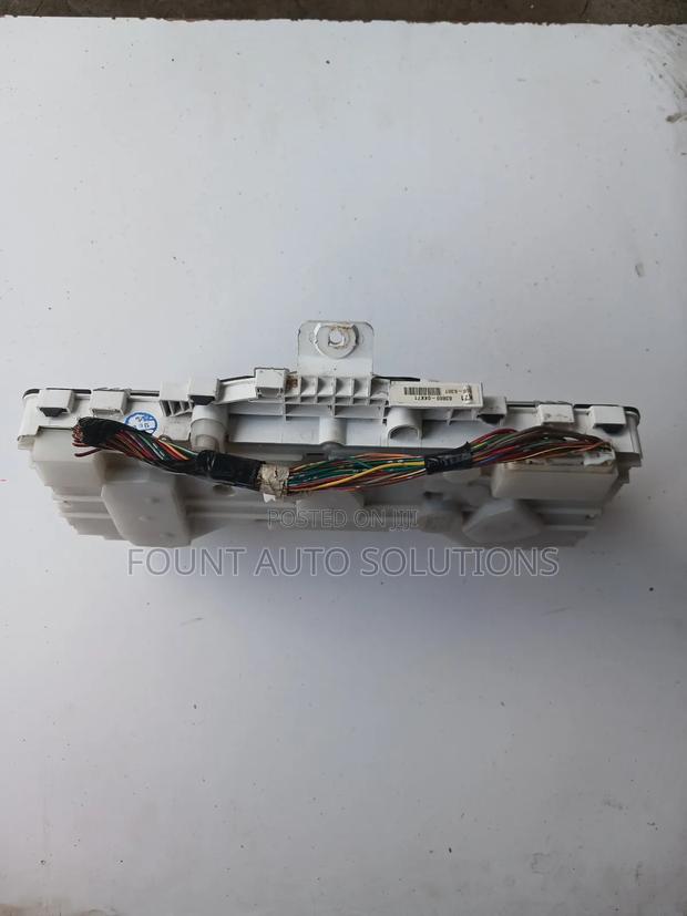 Dashboard Clock Toyota Hilux - thumbnail 2
