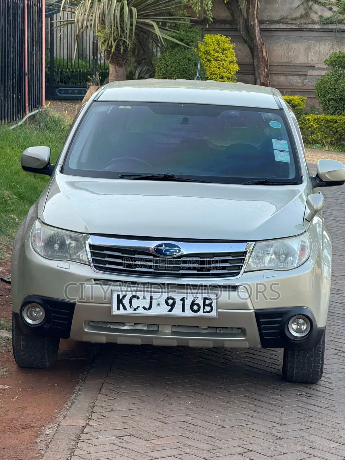 Subaru Forester 2010 Gold