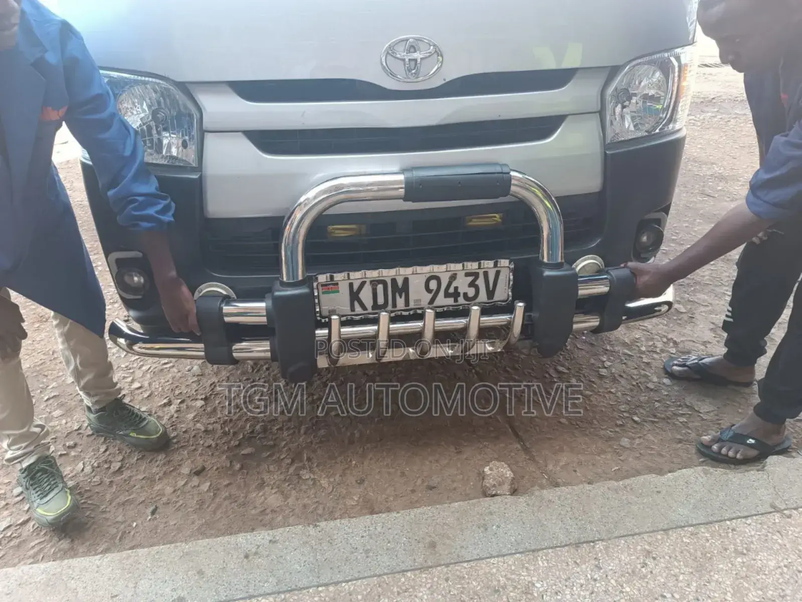 Front Bull Bar Toyota Hiace